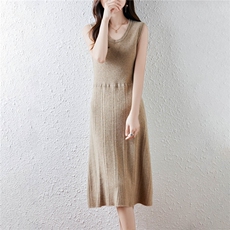 2025年秋季休闲风中长款圆领无袖时尚百搭通勤连衣裙，女装连衣裙，绒汀羊绒