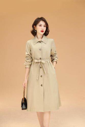 秋款风衣。西装。寸衫，女装风衣，叠彩服饰