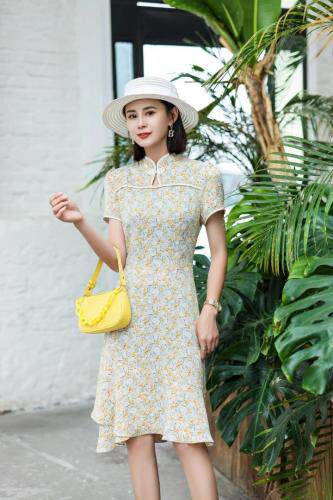 旗袍式黄浦缎连衣裙，女装婚纱/旗袍/礼服，雪飞诗