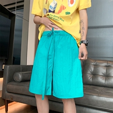 翠绿色