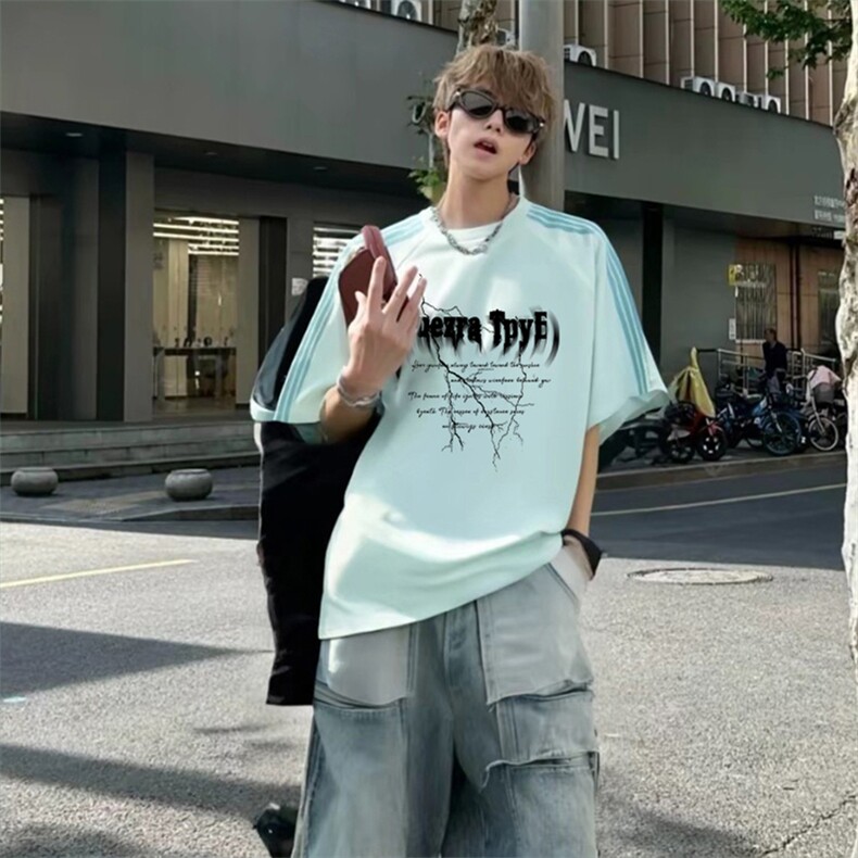 抖音得物品质二开240克宽松纯棉美式潮牌印花三条杠中性风短袖T恤,男装T恤,电商A486