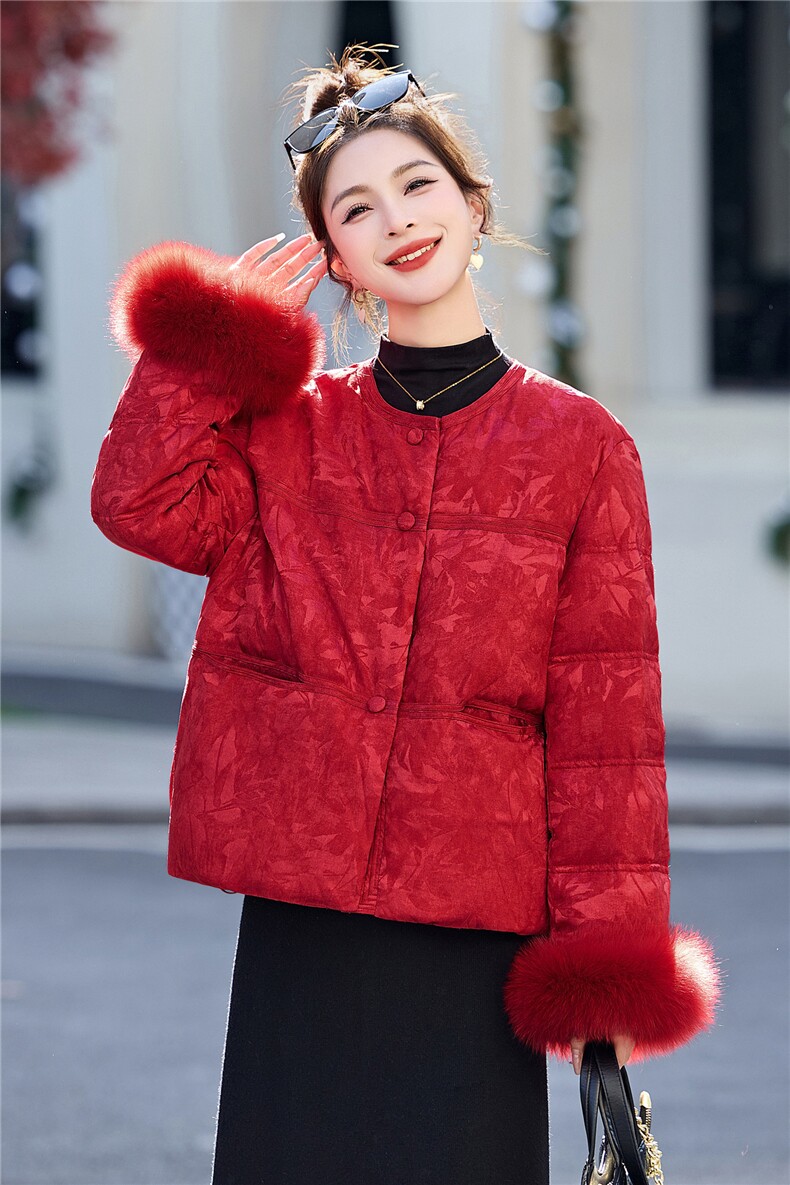现货、现货2025年冬季保暖羽绒真狐狸毛轻奢短款羽绒服,女装羽绒服,艾仟回(原伊仟回)