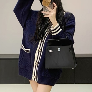 2025年秋季新款百搭女士拼色V领带兜开衫图片