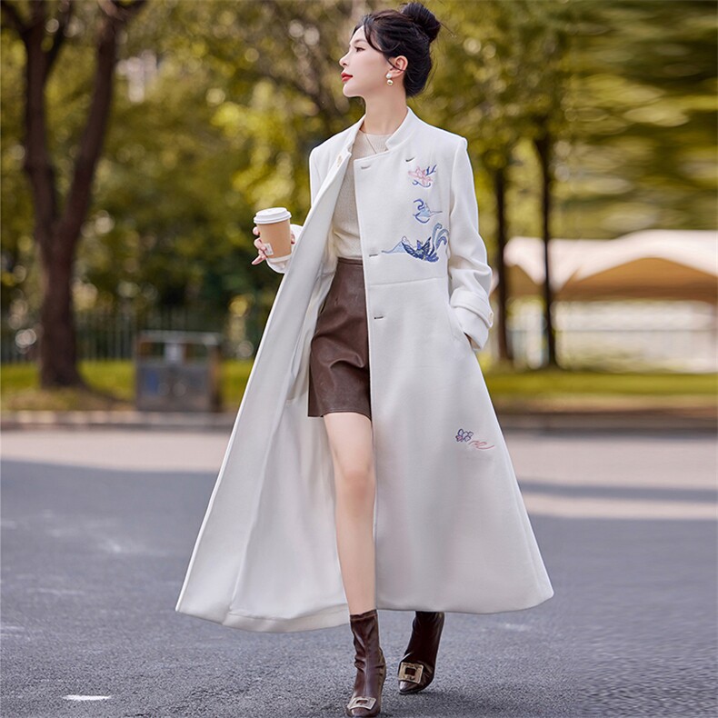 女式毛呢外套冬装新款刺绣立领加长款新中式国风呢子大衣,女装毛呢外套,芷墨服饰