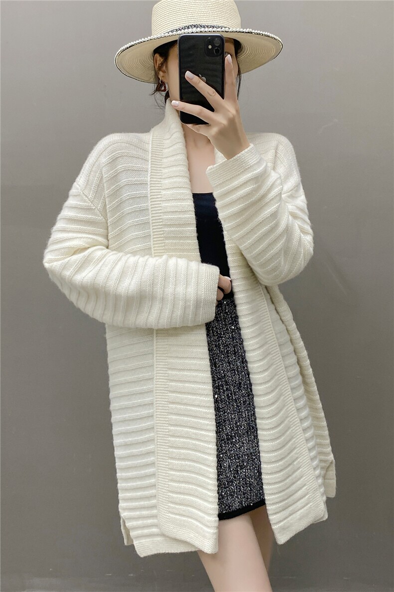 2025年秋季宽松型通勤长袖大克重量浴袍开衫，女装针织衫/毛衣，织绒羊