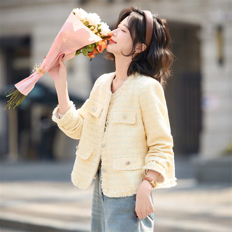 2025新款法式洋气高级感毛边圆领单排扣小香风时尚短外套,女装短外套,梦懿尔