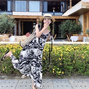 度假风印花吊带裙女2025夏季新款超好看设计感洋气时髦气质连衣裙，女装连衣裙，浙宝128A
