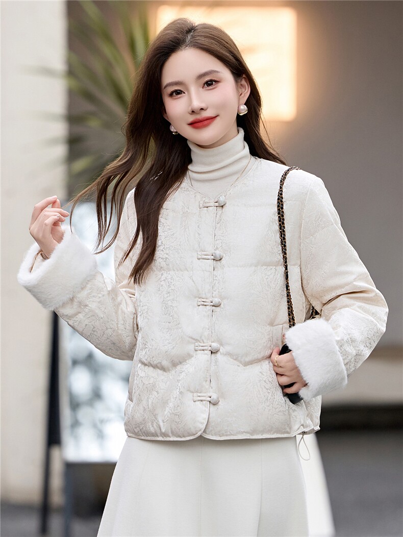 时尚立领羽绒服女2025冬季新款新中式宽松洋气短款羽绒外套,女装棉衣/棉服,伊航服饰