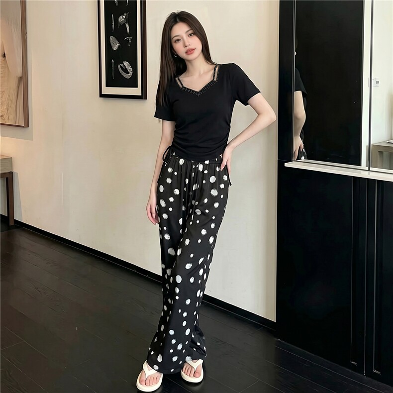 时尚水墨波点印花阔腿裤套装女夏修身显瘦不规则收腰短款T两件套图片 时尚水墨波点印花阔腿裤套装女夏修身显瘦不规则收腰短款T两件套图片