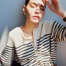 时尚百搭纯澳毛黑白条纹半开领女士羊毛衫，女装羊毛衫，莺澜羊绒