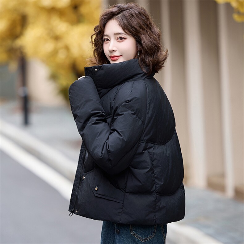时尚气质女款短款羽绒服 冬季保暖轻薄显瘦外套 90%白鸭绒填充 黑色百搭设计图片