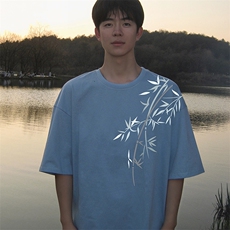 浅蓝色