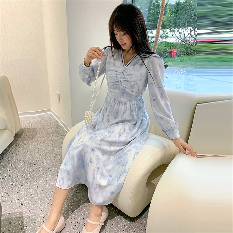 现货2024年春季网红新款女时尚潮流法式印花连衣裙,女装连衣裙,煊芮熙