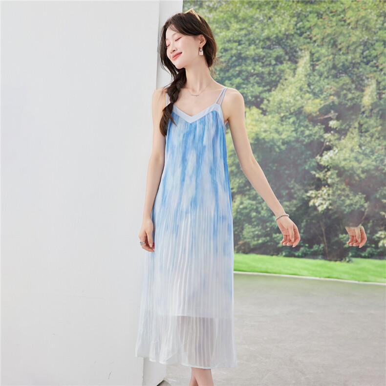 《现货26夏上新》蓝色渐变气质褶皱吊带连衣裙女,商品下架区,苗苗