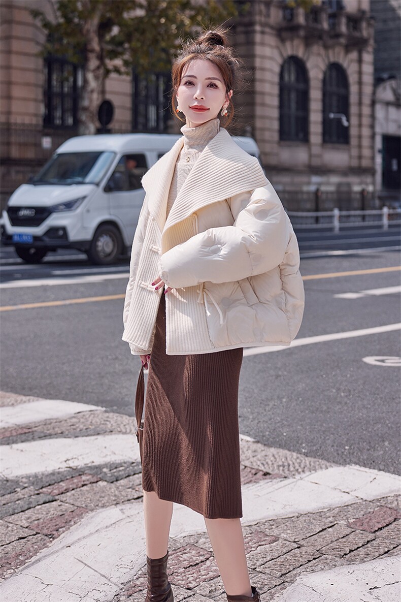 现货BAO织拼接大翻领羽绒服女2023冬季新款盘扣95白鸭绒外套,女装羽绒服,仟媚宠