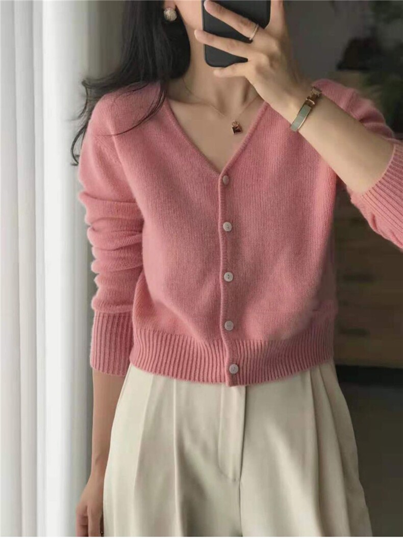 2025春季新款亲肤V领系扣纯羊毛开衫女纯色外套薄款针织毛衣紫色,女装羊毛衫,德聚羊绒