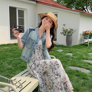 法式甜美蝴蝶碎花挂脖连衣裙女夏2025年新款宽松度假气质仙女长裙图片