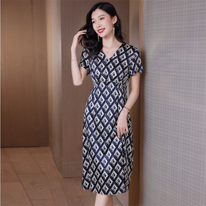 高级感缎面v领真丝连衣裙女夏天2024新款贵夫人妈妈装桑蚕丝裙子,女装连衣裙,阿舍尔精品