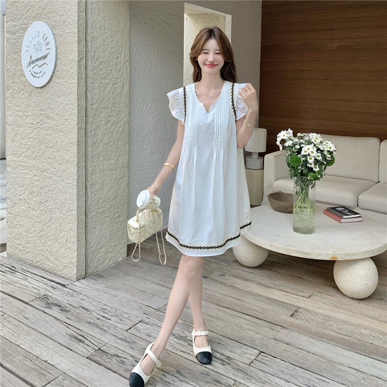 2026新款奶黄色撞色刺绣飞飞袖连衣裙女夏日小众设计感减龄A字裙,女装连衣裙,艾米莉亚