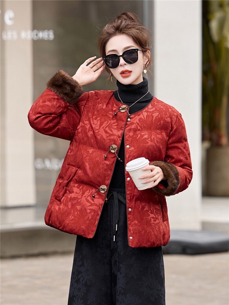现货2025年冬装新款中式民族风羽绒服时尚宽松显瘦复古提花外套女,女装羽绒服,璐依舞