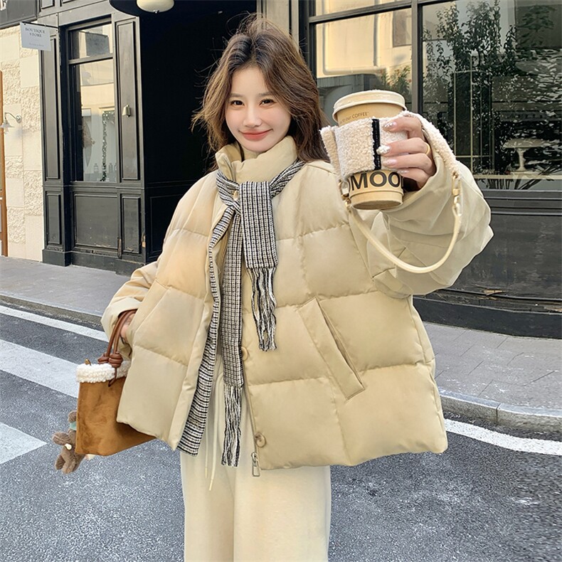 卡其色立领格纹拼接短款羽绒服女冬高级感设计感面包服外套,女装羽绒服,2C159