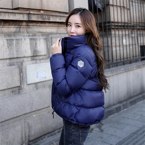克莱因蓝短款白鸭绒羽绒服女2025新款小个子显瘦冬季轻便鸭绒外套,冬季短白鞋怎样搭配图片