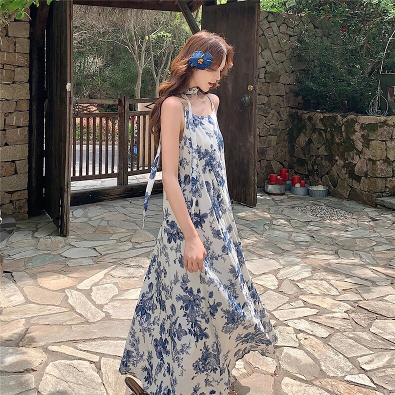 2025年夏季文艺复古植物花卉印花吊带裙可爱甜美,女装连衣裙,诺蝶