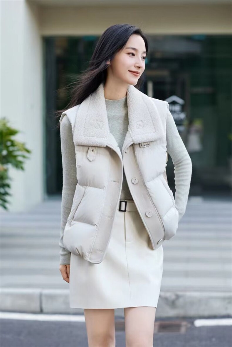 2025时尚百搭通勤简约休闲翻领羽绒服马甲,女装马甲,牛米欧羽绒服工厂店