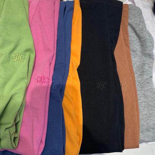 新款V领胸口刺绣百搭棉T，女装，OF