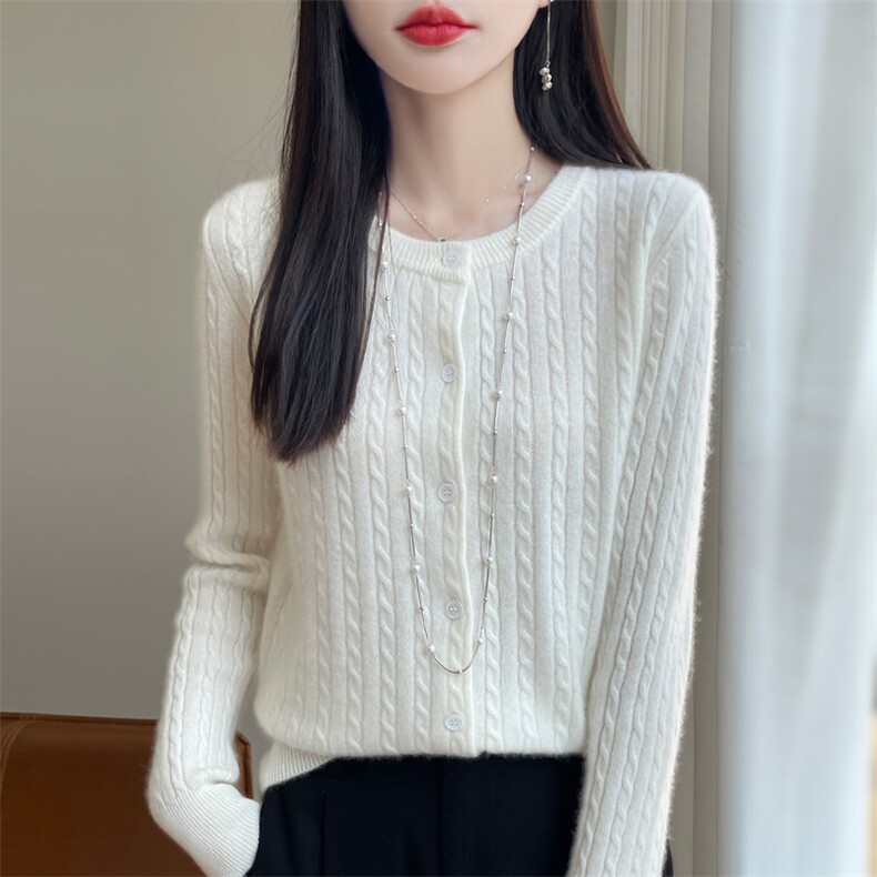 2025年秋季通勤圆领绞花开衫时尚百搭通勤简约，女装羊毛衫，大美人包芯纱店