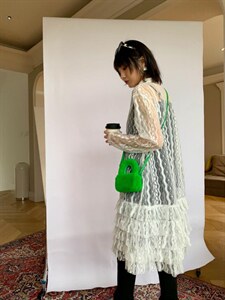 白色蕾丝罩衫图片