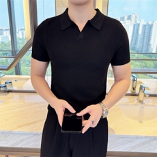 黑色