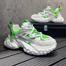 白绿色