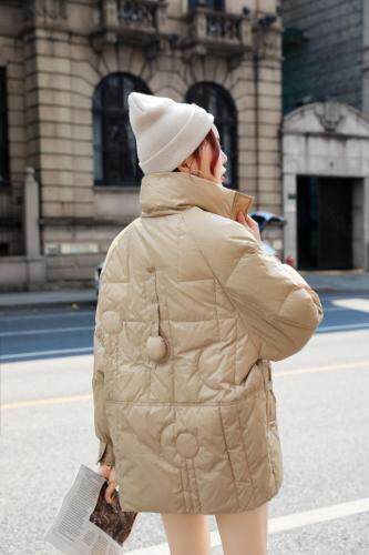 2021早冬上新手工圆球磁盘吸扣设计90白鸭绒羽绒服，女装羽绒服，红雀纺