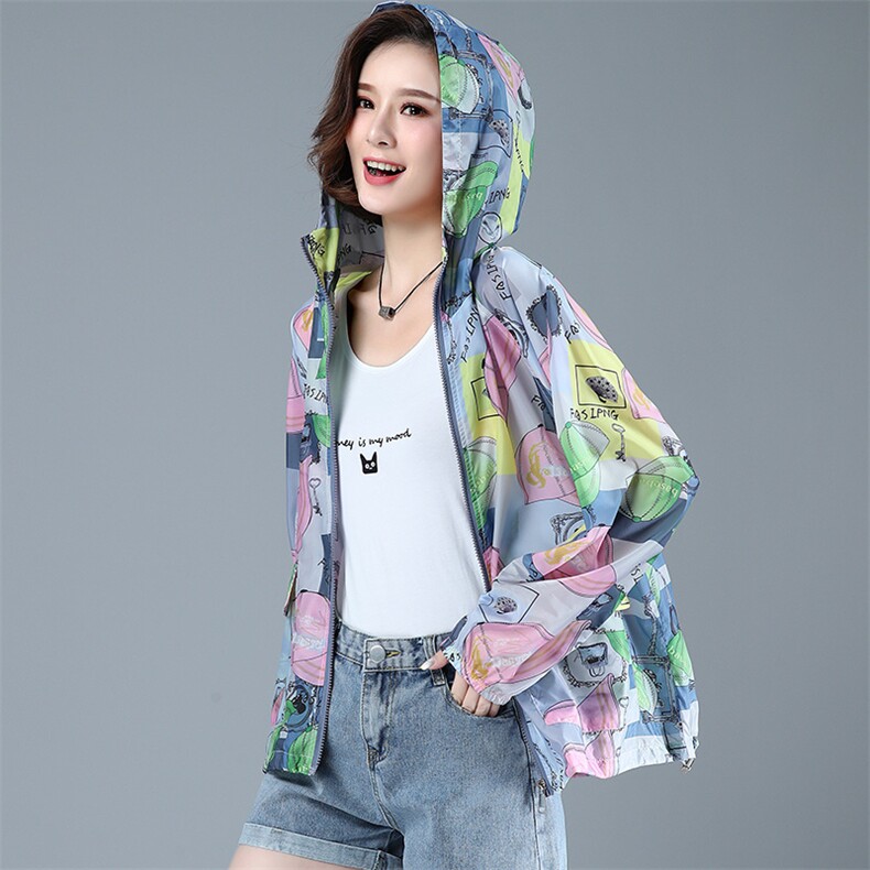 2022年夏季宽松型薄款长袖连帽拉链抽象图案防晒服外套，女装防晒衣，依倍林