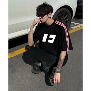 抖音得物品质二开240克宽松纯棉美式潮牌印花三条杠中性风短袖T恤,旗袍搭配鞋子 中国风图片