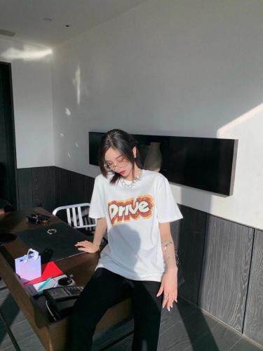 珠片绣、工艺短袖T～黑，白两色，女装，LOVELS