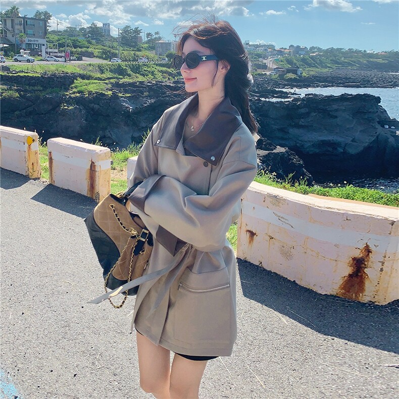 卡其色撞色PU皮拼接风衣女2025秋季新款小个子穿搭休闲时尚外套,女装短外套,2C133