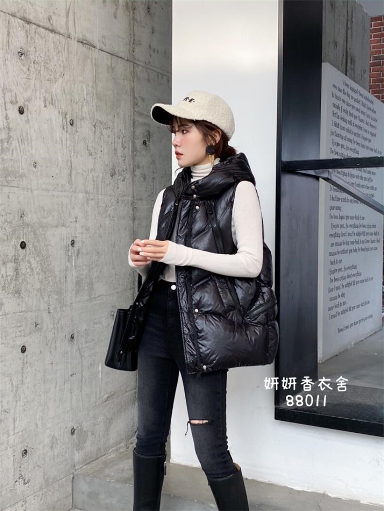 妍妍香衣舍88011设计师款拉链连帽羽绒马甲,女装马甲,香衣舍