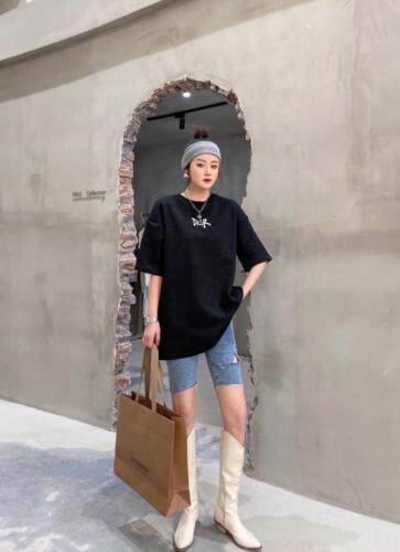 现货，2021春款提花短袖宽松T恤，女装T恤，坚持到底