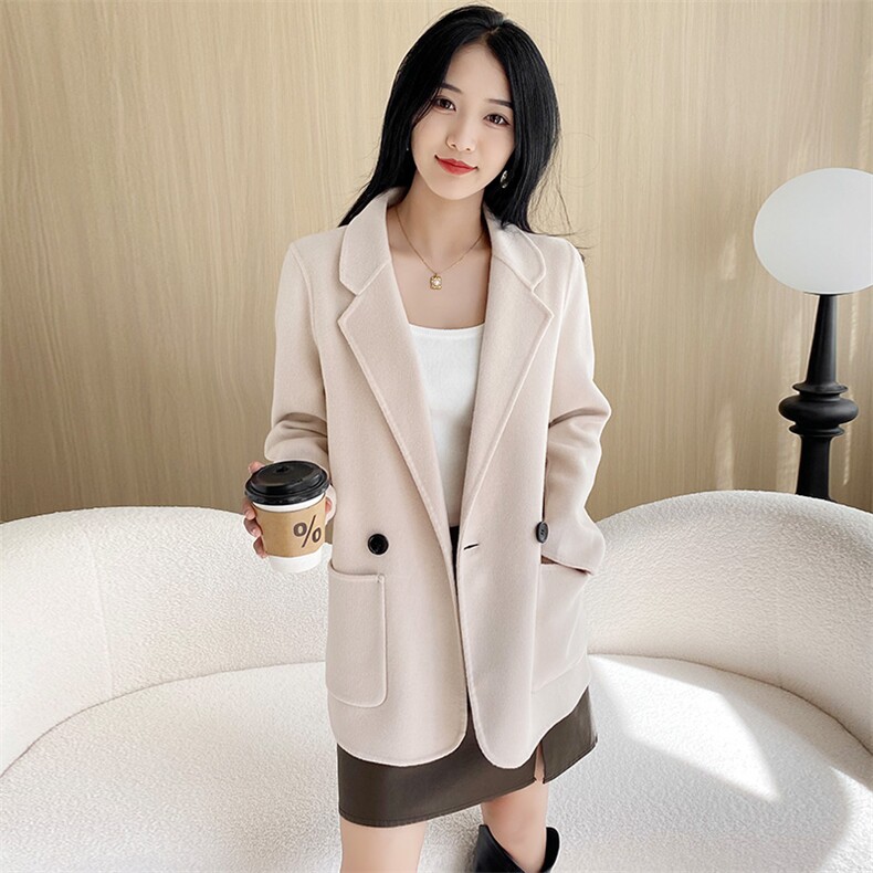 秋冬季羊毛时尚休闲经典V领两排一扣带兜中款大衣，女装双面呢大衣，温贝尔羊绒大衣