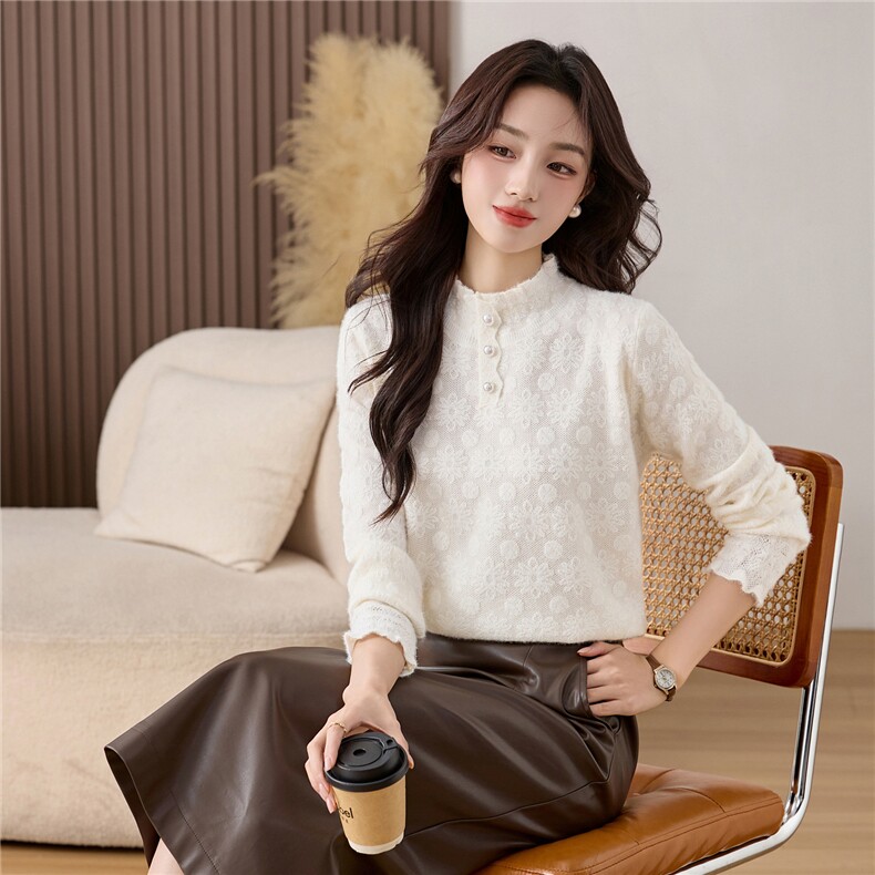 2025年冬季新款领口订珠蕾丝毛织打底小衫，女装针织衫/毛衣，乐吉娜