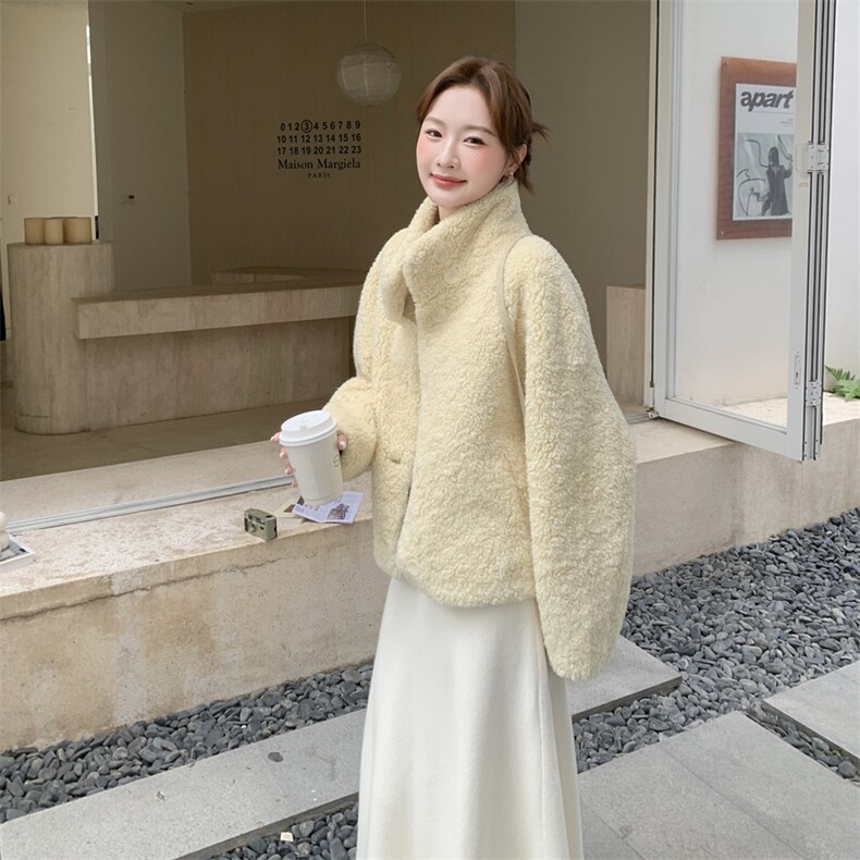 210-3291-P185-k268奶黄色甜美立领皮毛一体加厚短外套，女装羊羔毛/颗粒绒，韩蜜菓