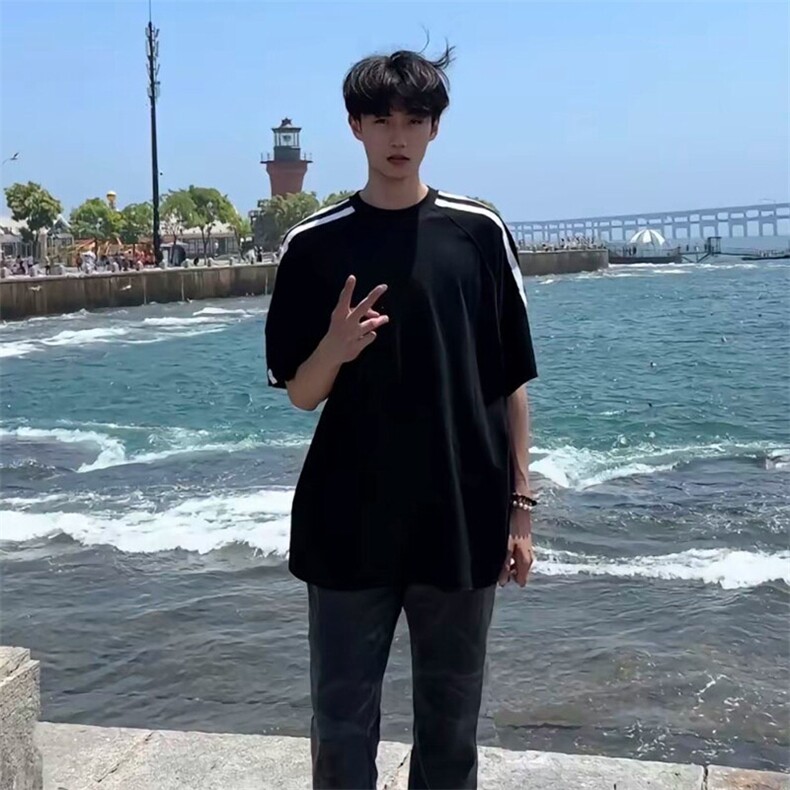 抖音得物高品质二开240克宽松纯棉美式潮牌三条杠织带短袖T恤,男装T恤,电商A486