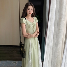 浅绿色