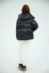 冬季新款时尚羽绒服图片