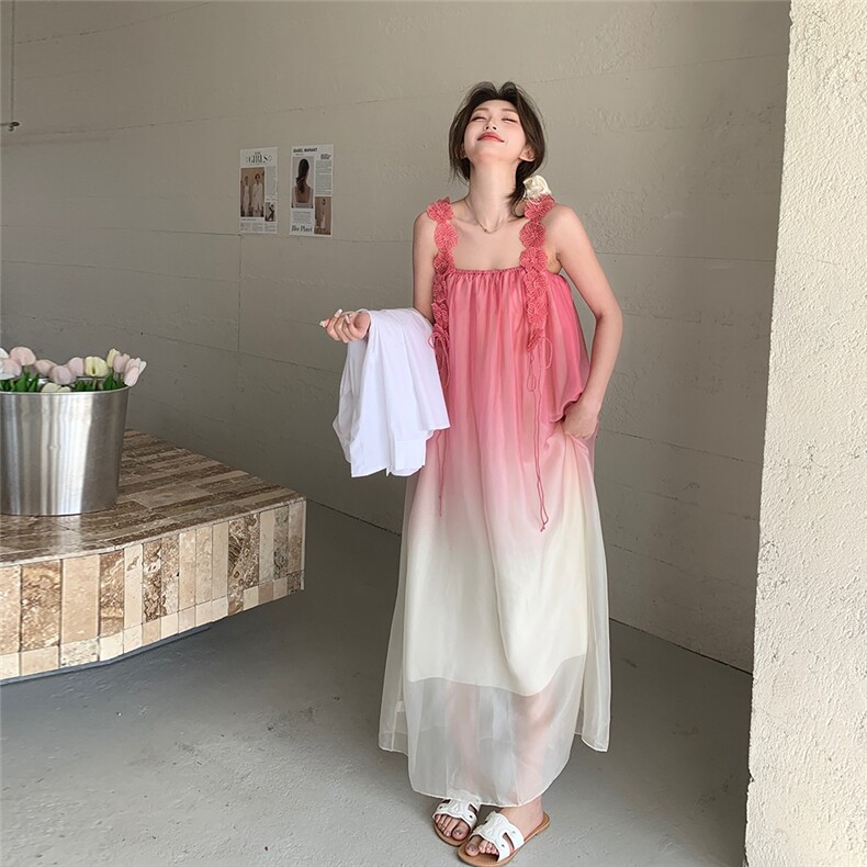 夏季新款海边度假超好看氛围感显瘦超仙连衣裙2025粉色渐变吊带裙,女装连衣裙,含赞