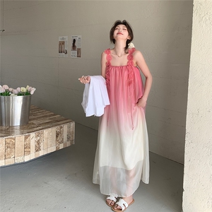 夏季新款海边度假超好看氛围感显瘦超仙连衣裙2025粉色渐变吊带裙图片