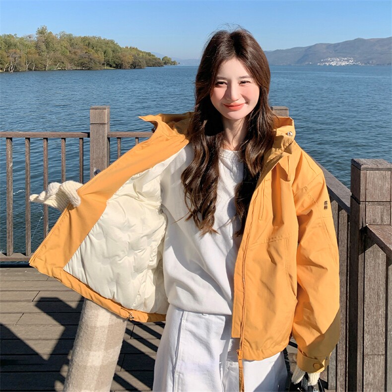黄色连帽冲锋衣羽绒服女冬2024新款高级感小个子工装派克服厚外套,女装羽绒服,2C015