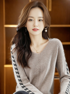 时尚百搭V领长袖针织衫女秋冬季新款显瘦修身短款套头毛衣打底衫图片